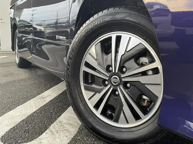 日産 セレナ e－パワー ハイウェイスター V 福岡県 2022(令4)年 1.7万km アズライトブルー 純正7型SDナビ(フルセグTV/CD/DVD/BT)/アラウンドビューモニター/プロパイロット/エマージェンシーブレーキ/コーナーセンサー/ブラインドスポットモニター/両側電動パワースライドドア/ドラレコ/ETC/デジタルインナーミラー/純正LEDヘッドライト/純正15インチアルミホイール/スマートキー/プッシュスタート