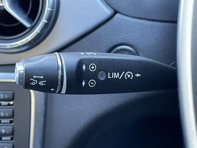 メルセデス・ベンツ ＣＬＡ２５０ 静岡県 2014(平26)年 4.3万km カルサイトホワイト レーダーセーフティパッケージ/ハーフレザーシート/ブラインドスポットアシスト/COMANDシステム/(CD/DVD/Bluetooth/フルセグ)/衝突被害軽減システム/バックカメラ/アダプティブクルーズコントロール/レーンキープアシスト/パーキングアシスト/メモリー付パワーシート/キーレスキー/ETC/ドライブレコーダー/純正フロアマット/純正18インチアルミホイール/保証書/取扱説明書