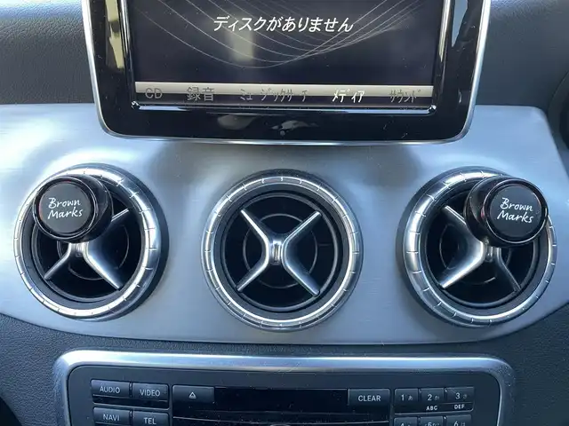 メルセデス・ベンツ ＣＬＡ２５０ 静岡県 2014(平26)年 4.3万km カルサイトホワイト レーダーセーフティパッケージ/ハーフレザーシート/ブラインドスポットアシスト/COMANDシステム/(CD/DVD/Bluetooth/フルセグ)/衝突被害軽減システム/バックカメラ/アダプティブクルーズコントロール/レーンキープアシスト/パーキングアシスト/メモリー付パワーシート/キーレスキー/ETC/ドライブレコーダー/純正フロアマット/純正18インチアルミホイール/保証書/取扱説明書