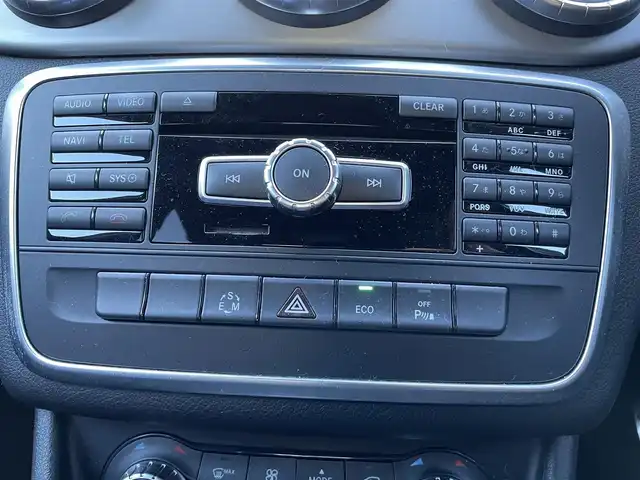 メルセデス・ベンツ ＣＬＡ２５０ 静岡県 2014(平26)年 4.3万km カルサイトホワイト レーダーセーフティパッケージ/ハーフレザーシート/ブラインドスポットアシスト/COMANDシステム/(CD/DVD/Bluetooth/フルセグ)/衝突被害軽減システム/バックカメラ/アダプティブクルーズコントロール/レーンキープアシスト/パーキングアシスト/メモリー付パワーシート/キーレスキー/ETC/ドライブレコーダー/純正フロアマット/純正18インチアルミホイール/保証書/取扱説明書