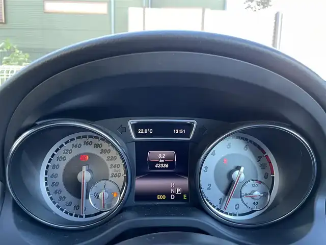 メルセデス・ベンツ ＣＬＡ２５０ 静岡県 2014(平26)年 4.3万km カルサイトホワイト レーダーセーフティパッケージ/ハーフレザーシート/ブラインドスポットアシスト/COMANDシステム/(CD/DVD/Bluetooth/フルセグ)/衝突被害軽減システム/バックカメラ/アダプティブクルーズコントロール/レーンキープアシスト/パーキングアシスト/メモリー付パワーシート/キーレスキー/ETC/ドライブレコーダー/純正フロアマット/純正18インチアルミホイール/保証書/取扱説明書