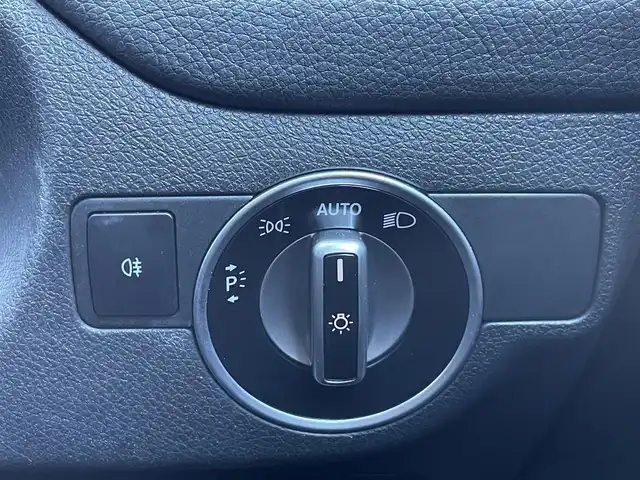 メルセデス・ベンツ ＣＬＡ２５０ 静岡県 2014(平26)年 4.3万km カルサイトホワイト レーダーセーフティパッケージ/ハーフレザーシート/ブラインドスポットアシスト/COMANDシステム/(CD/DVD/Bluetooth/フルセグ)/衝突被害軽減システム/バックカメラ/アダプティブクルーズコントロール/レーンキープアシスト/パーキングアシスト/メモリー付パワーシート/キーレスキー/ETC/ドライブレコーダー/純正フロアマット/純正18インチアルミホイール/保証書/取扱説明書