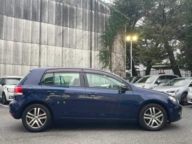 フォルクスワーゲン ゴルフ TSI コンフォートライン 埼玉県 2009(平21)年 7.3万km 紺 AIS検査済み/2010yモデル/登録時走行距離72532km/純正16インチアルミホイール/社外ディスプレイオーディオ/（CD/DVD/BT）/ETC/オートライト/フォグランプ/リモコンキー/電動格納ミラー/スペアタイヤ/ドアバイザー/取扱説明書