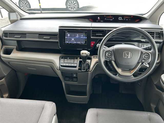 ホンダ ステップワゴン B ホンダセンシング 兵庫県 2019(平31)年 11.3万km プラチナホワイトパール 純正ナビ/(CD/DVD/BT/USB/iPod)/フルセグTV/バックカメラ/ETC/片側パワースライドドア/衝突軽減ブレーキ/レーダークルーズコントロール/ステアリングリモコン/ヘッドライトレベライザー/リモコンキー/電動格納ミラー/社外フロアマット/純正フロアマット/純正アルミ16インチ