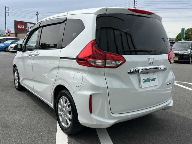 ホンダ フリード ハイブリット G ホンダセンシング 岐阜県 2020(令2)年 6.4万km プラチナホワイトパール ＳＤナビ　/両側パワスラ　/バックカメラ　/衝突被害軽減装置　/コーナーセンサー　/３列シート　/ワンセグ　/ビルトインＥＴＣ/クルーズコントロール　/ＬＥＤヘッドライト　/スマートキー　/プッシュスタート　/ＵＳＢ/ドアバイザー/Blue tooth/SDミュージックサーバー/フルフラットシート/ウォークスルー/純正フロアマット/シートヒーターD＋N席/純正アルミホイール/レーンキープアシスト/オートライト/エアバッグW