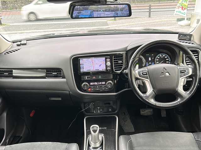 三菱 アウトランダー ＰＨＥＶ G セーフティパッケージ 沖縄県 2017(平29)年 8.8万km アメジストブラック ナビ/（AM/FM/CD/DVD/BT) /フルセグTV /衝突軽減装置 /ETC /エアシート、シートヒーター（D/N席）/PHEV充電コード /ステアリングヒーター /クルコン /レーンキープアシスト