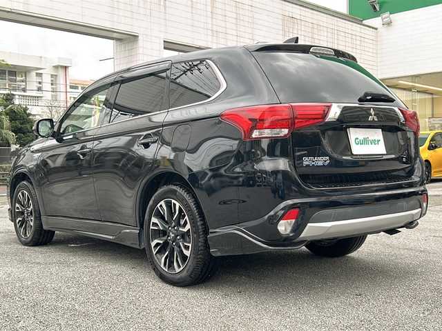 三菱 アウトランダー ＰＨＥＶ G セーフティパッケージ 沖縄県 2017(平29)年 8.8万km アメジストブラック ナビ/（AM/FM/CD/DVD/BT) /フルセグTV /衝突軽減装置 /ETC /エアシート、シートヒーター（D/N席）/PHEV充電コード /ステアリングヒーター /クルコン /レーンキープアシスト