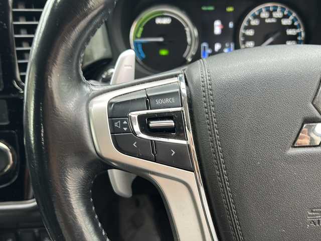 三菱 アウトランダー ＰＨＥＶ G セーフティパッケージ 沖縄県 2017(平29)年 8.8万km アメジストブラック ナビ/（AM/FM/CD/DVD/BT) /フルセグTV /衝突軽減装置 /ETC /エアシート、シートヒーター（D/N席）/PHEV充電コード /ステアリングヒーター /クルコン /レーンキープアシスト