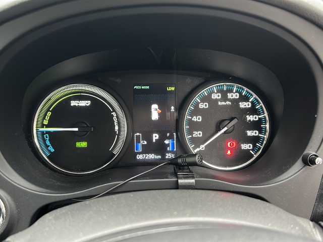 三菱 アウトランダー ＰＨＥＶ G セーフティパッケージ 沖縄県 2017(平29)年 8.8万km アメジストブラック ナビ/（AM/FM/CD/DVD/BT) /フルセグTV /衝突軽減装置 /ETC /エアシート、シートヒーター（D/N席）/PHEV充電コード /ステアリングヒーター /クルコン /レーンキープアシスト