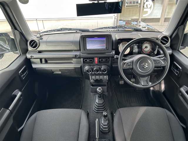スズキ ジムニー XC 埼玉県 2021(令3)年 3.4万km ブルーイッシュブラックパール3 4WD/社外ナビ/（ワンセグTV/BT/CD/DVD/FM）/バックカメラ/クルーズコントロール/両側シートヒーター/スマートスペアキー×1/プッシュスタート/純正フロアマット/オートLEDライト/純正16インチAW/背面タイヤあり/ダウンヒルアシストコントロール/車線逸脱警報/ウィンカーミラー/シガーソケット/車両取扱説明書/保証書