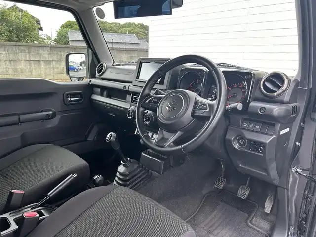 スズキ ジムニー XC 埼玉県 2021(令3)年 3.4万km ブルーイッシュブラックパール3 4WD/社外ナビ/（ワンセグTV/BT/CD/DVD/FM）/バックカメラ/クルーズコントロール/両側シートヒーター/スマートスペアキー×1/プッシュスタート/純正フロアマット/オートLEDライト/純正16インチAW/背面タイヤあり/ダウンヒルアシストコントロール/車線逸脱警報/ウィンカーミラー/シガーソケット/車両取扱説明書/保証書