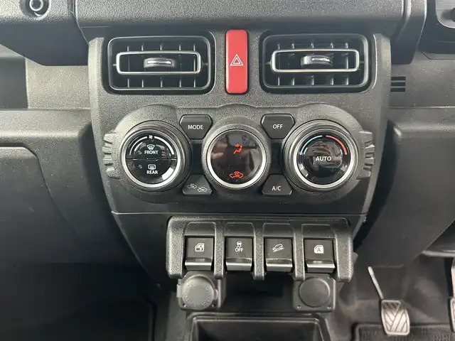 スズキ ジムニー XC 埼玉県 2021(令3)年 3.4万km ブルーイッシュブラックパール3 4WD/社外ナビ/（ワンセグTV/BT/CD/DVD/FM）/バックカメラ/クルーズコントロール/両側シートヒーター/スマートスペアキー×1/プッシュスタート/純正フロアマット/オートLEDライト/純正16インチAW/背面タイヤあり/ダウンヒルアシストコントロール/車線逸脱警報/ウィンカーミラー/シガーソケット/車両取扱説明書/保証書