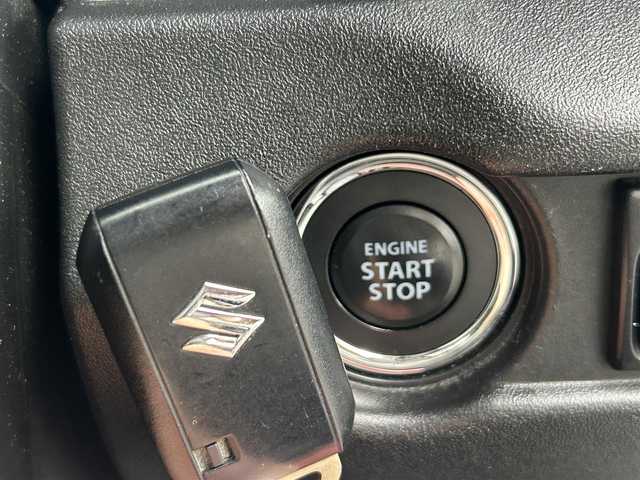 スズキ ジムニー XC 埼玉県 2021(令3)年 3.4万km ブルーイッシュブラックパール3 4WD/社外ナビ/（ワンセグTV/BT/CD/DVD/FM）/バックカメラ/クルーズコントロール/両側シートヒーター/スマートスペアキー×1/プッシュスタート/純正フロアマット/オートLEDライト/純正16インチAW/背面タイヤあり/ダウンヒルアシストコントロール/車線逸脱警報/ウィンカーミラー/シガーソケット/車両取扱説明書/保証書