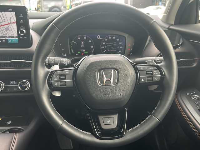 ホンダ ＺＲ－Ｖ ハイブリッド e:HEV Z 鳥取県 2024(令6)年 1.7万km プラチナホワイトパール ホンダセンシング/・衝突軽減ブレーキ/近距離衝突軽減ブレーキ/・先行車発進お知らせ機能/・歩行者事故軽減ステアリング/・路外逸脱抑制機能/・標識認識機能/・渋滞追従機能付アダプティブクルーズコントロール/・車線維持支援システム/・渋滞運転支援機能/・ブラインドスポットインフォメーション/・前後誤発進抑制機能/・パーキングセンサーシステム/全方位モニター/マルチビューカメラシステム/9型ワイドHonda CONNECTディスプレー/・ナビ/フルセグ/Bluetooth/BOSEプレミアムサウンドシステム（12スピーカー）/ビルトインETC2.0/置くだけ充電/本革シート/・シートヒーター/前席パワーシート/D席メモリーシート/パワーバックドア/純正18AW