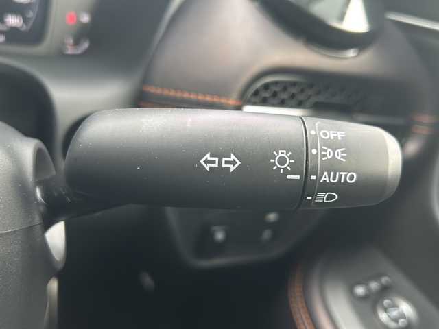 ホンダ ＺＲ－Ｖ ハイブリッド e:HEV Z 鳥取県 2024(令6)年 1.7万km プラチナホワイトパール ホンダセンシング/・衝突軽減ブレーキ/近距離衝突軽減ブレーキ/・先行車発進お知らせ機能/・歩行者事故軽減ステアリング/・路外逸脱抑制機能/・標識認識機能/・渋滞追従機能付アダプティブクルーズコントロール/・車線維持支援システム/・渋滞運転支援機能/・ブラインドスポットインフォメーション/・前後誤発進抑制機能/・パーキングセンサーシステム/全方位モニター/マルチビューカメラシステム/9型ワイドHonda CONNECTディスプレー/・ナビ/フルセグ/Bluetooth/BOSEプレミアムサウンドシステム（12スピーカー）/ビルトインETC2.0/置くだけ充電/本革シート/・シートヒーター/前席パワーシート/D席メモリーシート/パワーバックドア/純正18AW