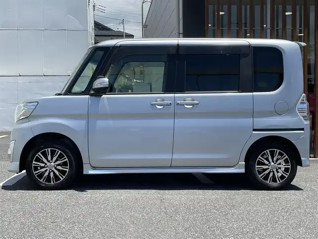 ダイハツ タント カスタム X トップED SAⅡ 千葉県 2015(平27)年 9.1万km ブライトシルバーメタリック (株)IDOMが運営する【じしゃロン八千代店】の自社ローン専用車両になります。/こちらは現金またはオートローンご利用時の価格です。自社ローンご希望の方は別途その旨お申付け下さい/片側電動スライドドア/衝突軽減システム「スマートアシスト２」/フルセグTVナビ/Bluetoothオーディオ対応