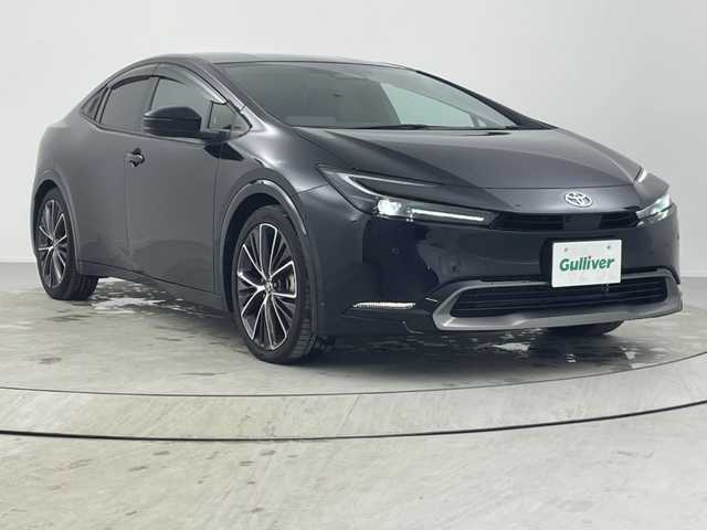 トヨタ プリウス Z 熊本県 2023(令5)年 1.3万km 黒 禁煙車/トヨタセーフティセンス/純正12.3型ディスプレイオーディオナビTV/（T-CONNECT/USB/HDMI/FMAM/Bluetooth/フルセグTV）/純正ビルトイン2.0ETC/純正19インチアルミ/純正LEDオートライト/純正フロアマット/プリクラッシュセーフティ/アダプティブクルーズコントロール/レーンディパーチャーアラート/オートマチックハイビーム/パーキングアシスト/クリアランスソナー/ブラインドスポットモニター/デジタルミラー/電子パーキング/オートホールド/パワーバックドア/AC100V/オートエアコン/前席シートヒーター/エアシート/運転席パワーシート/本革巻ハンドル/スマートキー/プッシュエンジンスタート
