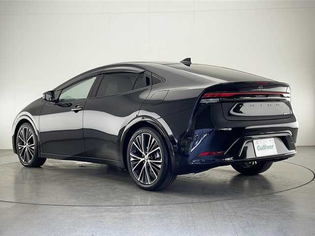 トヨタ プリウス Z 熊本県 2023(令5)年 1.3万km 黒 禁煙車/トヨタセーフティセンス/純正12.3型ディスプレイオーディオナビTV/（T-CONNECT/USB/HDMI/FMAM/Bluetooth/フルセグTV）/純正ビルトイン2.0ETC/純正19インチアルミ/純正LEDオートライト/純正フロアマット/プリクラッシュセーフティ/アダプティブクルーズコントロール/レーンディパーチャーアラート/オートマチックハイビーム/パーキングアシスト/クリアランスソナー/ブラインドスポットモニター/デジタルミラー/電子パーキング/オートホールド/パワーバックドア/AC100V/オートエアコン/前席シートヒーター/エアシート/運転席パワーシート/本革巻ハンドル/スマートキー/プッシュエンジンスタート