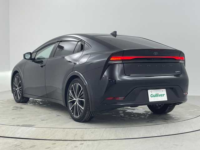 トヨタ プリウス Z 熊本県 2023(令5)年 1.3万km 黒 禁煙車/トヨタセーフティセンス/純正12.3型ディスプレイオーディオナビTV/（T-CONNECT/USB/HDMI/FMAM/Bluetooth/フルセグTV）/純正ビルトイン2.0ETC/純正19インチアルミ/純正LEDオートライト/純正フロアマット/プリクラッシュセーフティ/アダプティブクルーズコントロール/レーンディパーチャーアラート/オートマチックハイビーム/パーキングアシスト/クリアランスソナー/ブラインドスポットモニター/デジタルミラー/電子パーキング/オートホールド/パワーバックドア/AC100V/オートエアコン/前席シートヒーター/エアシート/運転席パワーシート/本革巻ハンドル/スマートキー/プッシュエンジンスタート