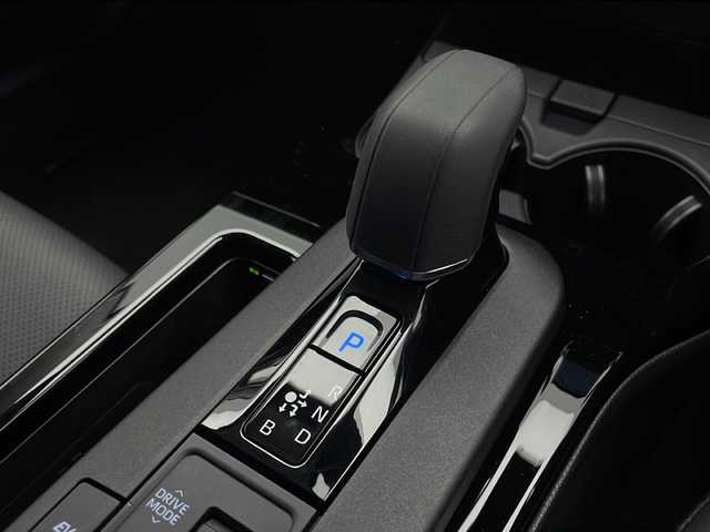 トヨタ プリウス Z 熊本県 2023(令5)年 1.3万km 黒 禁煙車/トヨタセーフティセンス/純正12.3型ディスプレイオーディオナビTV/（T-CONNECT/USB/HDMI/FMAM/Bluetooth/フルセグTV）/純正ビルトイン2.0ETC/純正19インチアルミ/純正LEDオートライト/純正フロアマット/プリクラッシュセーフティ/アダプティブクルーズコントロール/レーンディパーチャーアラート/オートマチックハイビーム/パーキングアシスト/クリアランスソナー/ブラインドスポットモニター/デジタルミラー/電子パーキング/オートホールド/パワーバックドア/AC100V/オートエアコン/前席シートヒーター/エアシート/運転席パワーシート/本革巻ハンドル/スマートキー/プッシュエンジンスタート