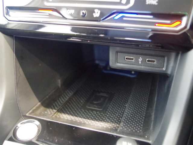 フォルクスワーゲン ＶＷ Ｔ－クロス TSI アクティブ 岐阜県 2022(令4)年 3万km ピュアホワイト セーフティーパッケージ/アダクティブクルーズコントロール　/レーンキープアシスト/ハイビームアシスト　/ブラインドスポットディテクション　/リアビューカメラ/駐車支援システム/パークディスタンスコントロール/オプティカルパーキングシステム/リアトラフィックアラート/同一車線内全車速支援システム/テクノロジーパッケージ/デジタルメータークラスター/スマートフォンワイヤレスチャージング/純正ナビ　/Ａｐｐｌｅ Ｃａｒ Ｐｌａｙ　