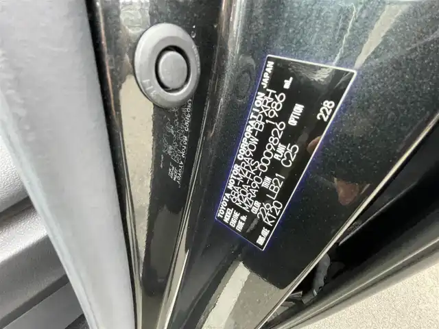 トヨタ ヴォクシー S－Z 東京都 2022(令4)年 3.3万km グリッターブラックガラスフレーク 快適利便パッケージ（High）/・ハンズフリーデュアルパワースライドドア/・パワーバックドア/・「ナノイーX」/・ステアリングヒーター/・2列目キャプテンシート・シートヒーター・オットマン/Toyota Safety Sense/・プリクラッシュセーフティ/・レーントレーシングアシスト/・先行車発進告知機能/・オートマチックハイビーム/・レーダークルーズコントロール/・クリアランスソナー/・パーキングサポートブレーキ/・ブラインドスポットモニター/プッシュスタート/MTモード付きAT/純正ナビ/フルセグTV/バックカメラ/ETC2.0/ハーフレザーシート/後席ロールサンシェード/LEDヘッドライト/17インチ純正アルミホイール