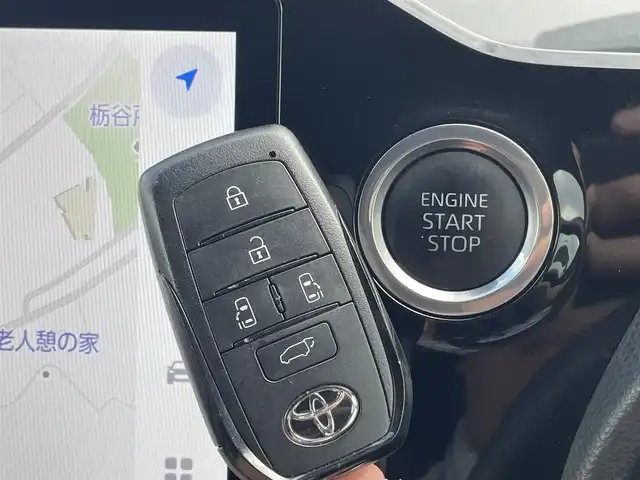 トヨタ ヴォクシー S－Z 東京都 2022(令4)年 3.3万km グリッターブラックガラスフレーク 快適利便パッケージ（High）/・ハンズフリーデュアルパワースライドドア/・パワーバックドア/・「ナノイーX」/・ステアリングヒーター/・2列目キャプテンシート・シートヒーター・オットマン/Toyota Safety Sense/・プリクラッシュセーフティ/・レーントレーシングアシスト/・先行車発進告知機能/・オートマチックハイビーム/・レーダークルーズコントロール/・クリアランスソナー/・パーキングサポートブレーキ/・ブラインドスポットモニター/プッシュスタート/MTモード付きAT/純正ナビ/フルセグTV/バックカメラ/ETC2.0/ハーフレザーシート/後席ロールサンシェード/LEDヘッドライト/17インチ純正アルミホイール