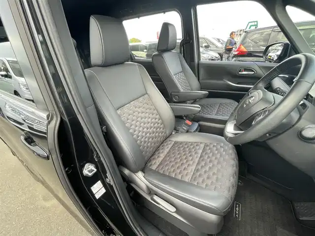 トヨタ ヴォクシー S－Z 東京都 2022(令4)年 3.3万km グリッターブラックガラスフレーク 快適利便パッケージ（High）/・ハンズフリーデュアルパワースライドドア/・パワーバックドア/・「ナノイーX」/・ステアリングヒーター/・2列目キャプテンシート・シートヒーター・オットマン/Toyota Safety Sense/・プリクラッシュセーフティ/・レーントレーシングアシスト/・先行車発進告知機能/・オートマチックハイビーム/・レーダークルーズコントロール/・クリアランスソナー/・パーキングサポートブレーキ/・ブラインドスポットモニター/プッシュスタート/MTモード付きAT/純正ナビ/フルセグTV/バックカメラ/ETC2.0/ハーフレザーシート/後席ロールサンシェード/LEDヘッドライト/17インチ純正アルミホイール
