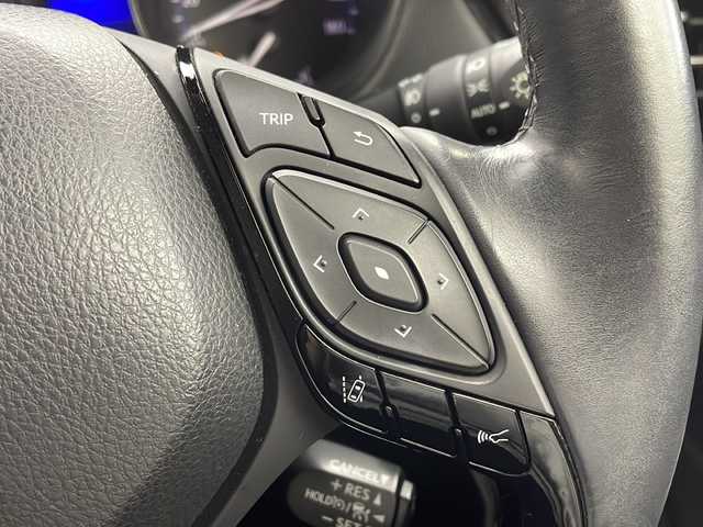 トヨタ Ｃ－ＨＲ G 茨城県 2016(平28)年 6.5万km ブラックマイカ 純正ナビ［NSZT-Y66T］/フルセグ再生可/TRDエアロ/バックカメラ/Toyota Safety Sense /AC100V/純正18インチAW/純正フロアマット/社外ドライブレコーダー/ビルトインETC/LEDヘッドライト