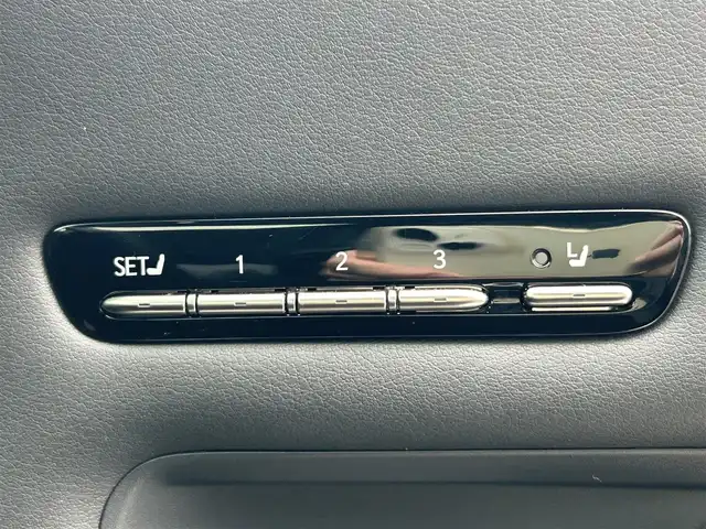 レクサス ＬＳ 500h バージョンL 茨城県 2017(平29)年 13.8万km ソニッククォーツ ワンオーナー/サンルーフ/純正スポイラー/純正HDDナビ/(地デジTV・CD・DVD・BT・USB・ラジオ再生)/レーダークルーズコントロール/レーンアシスト/衝突軽減ブレーキ/コーナーセンサー/本革レザーシート/シートベンチレーション/パワーシート/アラウンドビューカメラ/ビルトインETC/ドライブレコーダー/オートライト/LEDヘッドライト/純正20inアルミホイール/フロアマット/スマートキー/取扱説明書/保証書