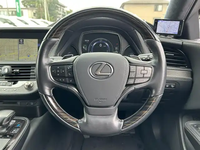 レクサス ＬＳ 500h バージョンL 茨城県 2017(平29)年 13.8万km ソニッククォーツ ワンオーナー/サンルーフ/純正スポイラー/純正HDDナビ/(地デジTV・CD・DVD・BT・USB・ラジオ再生)/レーダークルーズコントロール/レーンアシスト/衝突軽減ブレーキ/コーナーセンサー/本革レザーシート/シートベンチレーション/パワーシート/アラウンドビューカメラ/ビルトインETC/ドライブレコーダー/オートライト/LEDヘッドライト/純正20inアルミホイール/フロアマット/スマートキー/取扱説明書/保証書