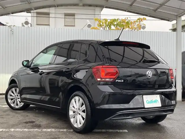 フォルクスワーゲン ポロ TSIハイライン 三重県 2018(平30)年 7.8万km 黒 ♪プリクラッシュブレーキシステム(FrontAssist)/♪アダプティブクルーズコントロール(ACC)/♪リアトラフィックアラート/♪ブラインドスポットディテクション/♪駐車支援システム(ParkAssist)/♪パークディスタンスコントロール/♪アイドリングストップ/♪メーカーナビ/・AppleCarPlay・AndroidAuto/・MirrorLink・フルセグ・Bluetooth/・DVD再生・CD録音/・USB/♪バックカメラ/♪LEDヘッドライト/♪フォグライト/♪オートライト/♪ウィンカーミラー/♪スマートキー/♪プッシュスタート/♪パドルシフト/♪サイド&カーテンエアバック/♪ビルトインETC/♪スモークフィルム