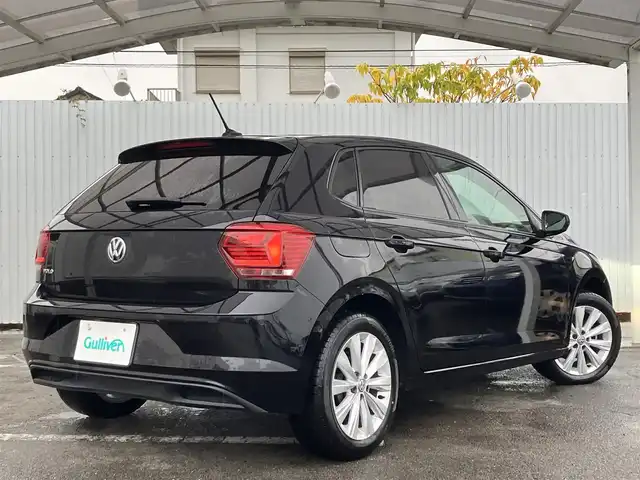 フォルクスワーゲン ポロ TSIハイライン 三重県 2018(平30)年 7.8万km 黒 ♪プリクラッシュブレーキシステム(FrontAssist)/♪アダプティブクルーズコントロール(ACC)/♪リアトラフィックアラート/♪ブラインドスポットディテクション/♪駐車支援システム(ParkAssist)/♪パークディスタンスコントロール/♪アイドリングストップ/♪メーカーナビ/・AppleCarPlay・AndroidAuto/・MirrorLink・フルセグ・Bluetooth/・DVD再生・CD録音/・USB/♪バックカメラ/♪LEDヘッドライト/♪フォグライト/♪オートライト/♪ウィンカーミラー/♪スマートキー/♪プッシュスタート/♪パドルシフト/♪サイド&カーテンエアバック/♪ビルトインETC/♪スモークフィルム