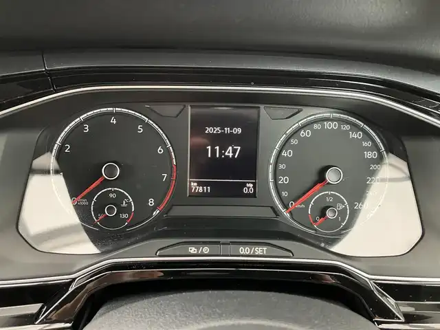 フォルクスワーゲン ポロ TSIハイライン 三重県 2018(平30)年 7.8万km 黒 ♪プリクラッシュブレーキシステム(FrontAssist)/♪アダプティブクルーズコントロール(ACC)/♪リアトラフィックアラート/♪ブラインドスポットディテクション/♪駐車支援システム(ParkAssist)/♪パークディスタンスコントロール/♪アイドリングストップ/♪メーカーナビ/・AppleCarPlay・AndroidAuto/・MirrorLink・フルセグ・Bluetooth/・DVD再生・CD録音/・USB/♪バックカメラ/♪LEDヘッドライト/♪フォグライト/♪オートライト/♪ウィンカーミラー/♪スマートキー/♪プッシュスタート/♪パドルシフト/♪サイド&カーテンエアバック/♪ビルトインETC/♪スモークフィルム