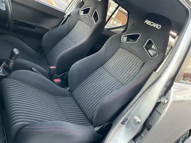 スズキ アルト ワークス 滋賀県 2021(令3)年 4.1万km スチールシルバーM ワンオーナー/車検令和8年5月まで/水冷直列3気筒インタークーラーターボ/5MT/純正KYBショックアブソーバー/純正キセノンヘッドライト/・フォグランプ/純正15インチアルミホイール/純正RECAROシート/カロッツェリア9インチディスプレイオーディオ/・AM/FM/・Bluetooth/純正ビルトインETC/純正フロアマット/スペアキー/取扱説明書/保証書/