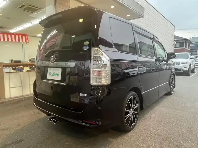 トヨタ ヴォクシー ZS 煌 愛知県 2011(平23)年 8.8万km ボルドーマイカメタリック ワンオーナー/モデリスタフロントバンパーエアロ/両側パワースライドドア/純正SDナビ〈NSZT-W60〉/DVD／Bluetooth／地デジTV/純正フリップダウンモニター/2列目キャプテンシート/ビルトインETC/社外17インチAW/社外センター2本出マフラー/スマートキー＆プッシュスタート