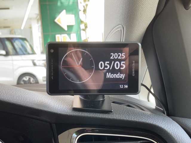 フォルクスワーゲン ゴルフ TSI ハイライン BMテクノ 東京都 2015(平27)年 1.9万km シルバー 純正ナビ/Bluetooth接続可、USB入力端子、CD、フルセグTV/レーダー探知機/ドライブレコーダー/ビルトインETC/クルーズコントロール有（追従走行有）/プリクラッシュセーフティシステム/電気パーキングブレーキ/バックカメラ/レーンキープアシスト/横滑り防止装置/オートライト/盗難防止装置/パドルシフト/W＋サイドエアバッグ/LEDヘッドライト/純正アルミホイール/純正フロアマット/MTモード付AT/アイドリングストップ/スマートキー/保証書/取扱説明書/記録簿