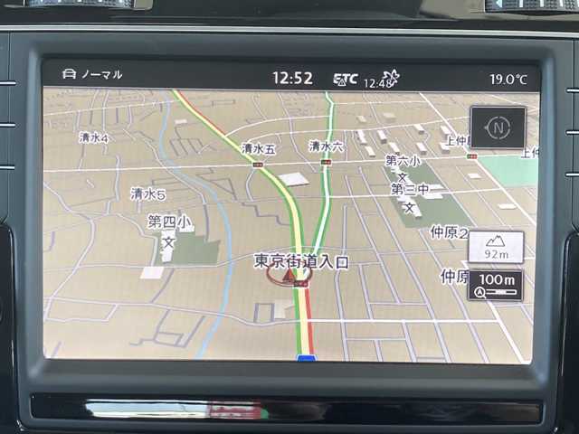 フォルクスワーゲン ゴルフ TSI ハイライン BMテクノ 東京都 2015(平27)年 1.9万km シルバー 純正ナビ/Bluetooth接続可、USB入力端子、CD、フルセグTV/レーダー探知機/ドライブレコーダー/ビルトインETC/クルーズコントロール有（追従走行有）/プリクラッシュセーフティシステム/電気パーキングブレーキ/バックカメラ/レーンキープアシスト/横滑り防止装置/オートライト/盗難防止装置/パドルシフト/W＋サイドエアバッグ/LEDヘッドライト/純正アルミホイール/純正フロアマット/MTモード付AT/アイドリングストップ/スマートキー/保証書/取扱説明書/記録簿