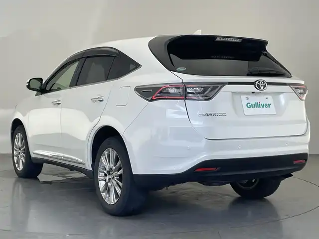 トヨタ ハリアー プレミアム アドバンスドP 高知県 2015(平27)年 6.1万km ホワイトパールクリスタルシャイン 純正９型ナビ/ムーンルーフ/禁煙車/JBL/追従クルコン/全方位カメラ/セーフティセンス/黒ハーフレザー/フルセグ/ブルーレイ/パワーシート/ETC/ドラレコ/衝突軽減/LED/コーナーセンサー/USB/純正マット/フォグ/オートハイビーム/プッシュスタート/スマートキー