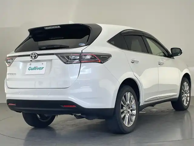 トヨタ ハリアー プレミアム アドバンスドP 高知県 2015(平27)年 6.1万km ホワイトパールクリスタルシャイン 純正９型ナビ/ムーンルーフ/禁煙車/JBL/追従クルコン/全方位カメラ/セーフティセンス/黒ハーフレザー/フルセグ/ブルーレイ/パワーシート/ETC/ドラレコ/衝突軽減/LED/コーナーセンサー/USB/純正マット/フォグ/オートハイビーム/プッシュスタート/スマートキー