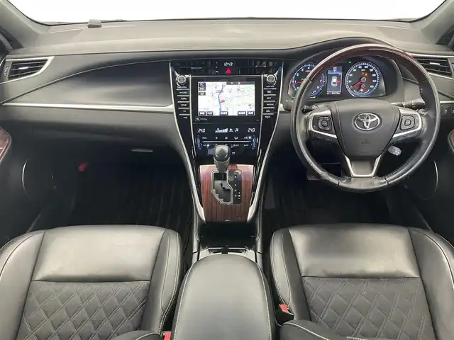 トヨタ ハリアー プレミアム アドバンスドP 高知県 2015(平27)年 6.1万km ホワイトパールクリスタルシャイン 純正９型ナビ/ムーンルーフ/禁煙車/JBL/追従クルコン/全方位カメラ/セーフティセンス/黒ハーフレザー/フルセグ/ブルーレイ/パワーシート/ETC/ドラレコ/衝突軽減/LED/コーナーセンサー/USB/純正マット/フォグ/オートハイビーム/プッシュスタート/スマートキー