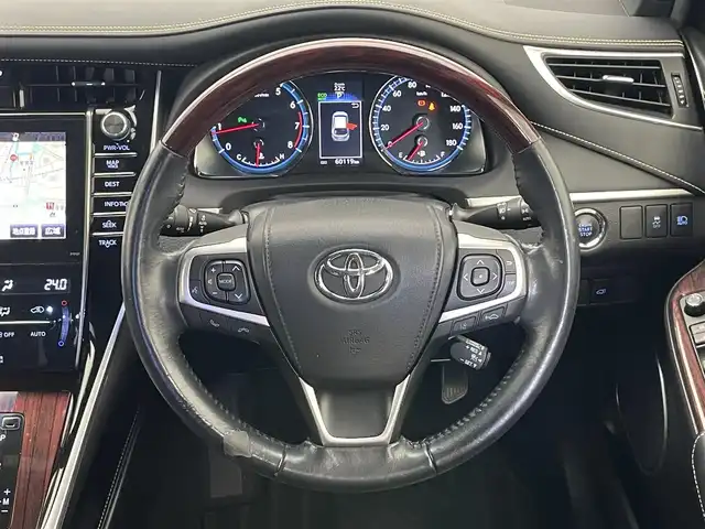 トヨタ ハリアー プレミアム アドバンスドP 高知県 2015(平27)年 6.1万km ホワイトパールクリスタルシャイン 純正９型ナビ/ムーンルーフ/禁煙車/JBL/追従クルコン/全方位カメラ/セーフティセンス/黒ハーフレザー/フルセグ/ブルーレイ/パワーシート/ETC/ドラレコ/衝突軽減/LED/コーナーセンサー/USB/純正マット/フォグ/オートハイビーム/プッシュスタート/スマートキー
