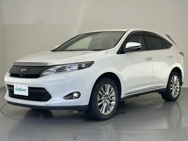 トヨタ ハリアー プレミアム アドバンスドP 高知県 2015(平27)年 6.1万km ホワイトパールクリスタルシャイン 純正９型ナビ/ムーンルーフ/禁煙車/JBL/追従クルコン/全方位カメラ/セーフティセンス/黒ハーフレザー/フルセグ/ブルーレイ/パワーシート/ETC/ドラレコ/衝突軽減/LED/コーナーセンサー/USB/純正マット/フォグ/オートハイビーム/プッシュスタート/スマートキー