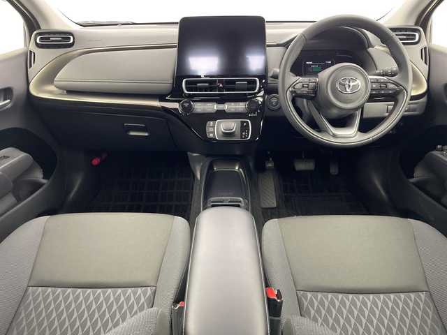 トヨタ アクア Z 新潟県 2024(令6)年 0.3万km クリアベージュメタリック 純正メモリナビ/　Bluetooth/CD/DVD/USB/トヨタセーフティセンス/・プリクラッシュセーフティ/・先行車発進告知機能/・レーントレーシングアシスト/・レーダークルーズコントロール/・オートマチックハイビーム/・ロードサインアシスト/ブラインドスポットモニター/リヤクロストラフィックアラート/パーキングサポートブレーキ/前後コーナーセンサー/前後ドライブレコーダー/バックモニター/ビルトインETC2.0/オートライト/レザーステアリング