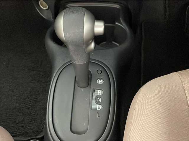 日産 マーチ 12X 30th ハピネス 沖縄県 2013(平25)年 7.7万km ピュアブラック 禁煙車/純正オーディオ/　AM/FM/CD/AUX/スマートキー/純正ドアバイザー/アンチロック・ブレーキ・システム/盗難防止装置/電動格納ミラー/ヘッドライトレベライザー/アイドリングストップ/集中ドアロック/純正フロアマット