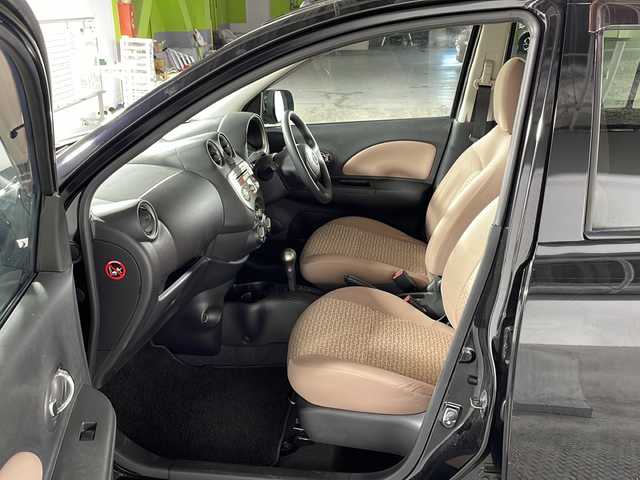 日産 マーチ 12X 30th ハピネス 沖縄県 2013(平25)年 7.7万km ピュアブラック 禁煙車/純正オーディオ/　AM/FM/CD/AUX/スマートキー/純正ドアバイザー/アンチロック・ブレーキ・システム/盗難防止装置/電動格納ミラー/ヘッドライトレベライザー/アイドリングストップ/集中ドアロック/純正フロアマット