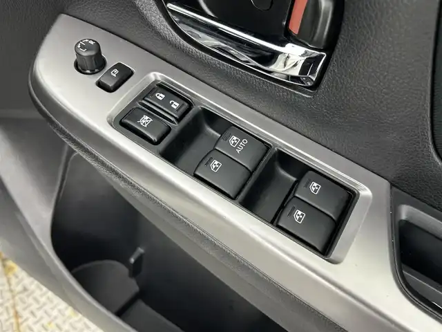 スバル インプレッサ スポーツ 1．6i－L プラウドED 道央・札幌 2016(平28)年 3.3万km クリスタルホワイトP ・４WD/・社外カーナビ/　CD/DVD/SD/BT/USB/フルセグTV/・バックカメラ/・ETC/・アイサイトVer.3/　衝突被害軽減ブレーキ/レーンキープアシスト/　先行車捕捉通地/先行車発進通知/・全車速追従式クルーズコントロール/・横滑り防止装置/・アイドリングストップ/・パドルシフト/・オートマチックハイビーム/・オートライト/・キセノンヘッドライト/・純正１６インチAW/・純正フロアマット/・プッシュスタート/・スマートキー
