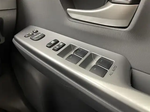 トヨタ プリウス α G 宮城県 2012(平24)年 9.5万km ブラック ALPINE製HDDナビ〈VIE-X08VS〉/バックカメラ/クルーズコントロール/純正HIDヘッドライト/純正フォグランプ/レザーステアリング/純正16インチAW〈ホイールキャップ付〉/スマートキー