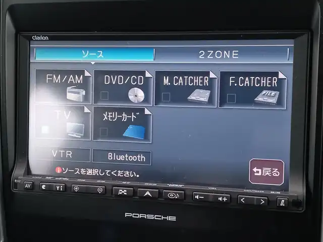 ポルシェ カイエン 福井県 2011(平23)年 1.6万km 白 ４WD/サンルーフ/クラリオンHDDナビ/フルセグテレビ/バック・サイドカメラ/クルーズコントロール/前後コーナーセンサー/横滑り防止装置/盗難防止装置/ETC/レザーシート/前席パワーシート/シートヒーター/純正フロアマット/ダブル＋サイドエアバッグ/カーテンエアバッグ/パドルシフト/キセノンヘッドライト/R・Fフォグ/オートライト/スマートキー