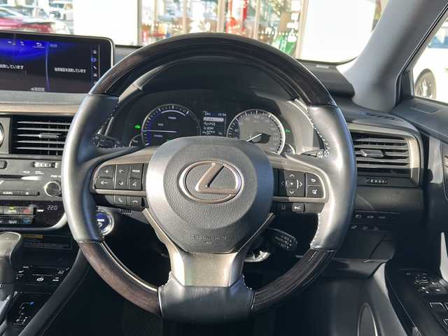 レクサス ＲＸ 450hL 京都府 2019(令1)年 7万km ソニッククォーツ 12.3インチディスプレイナビ/リアエンターテイメントシステム/マークレビンソンサウンド/サンルーフ/ヘッドアップディスプレイ/DVD・BD視聴可能/走行中視聴可能/バックカメラ/Bluetooth/ワイヤレス充電/ビルトインETC2.0/スポーツモード付/3眼LEDヘッドライト/レクサスセーフティーセンス/レーンキープアシスト/ブラインドスポットモニター/オートマチックハイビーム/ダウンヒルアシストコントロール/クルーズコントロール/メモリーパワーシート/シートヒーター＆ベンチレーション/電動格納サードシート/禁煙車/nanoe/フォグランプ/電動格納ウィンカーミラー/アイドリングストップ